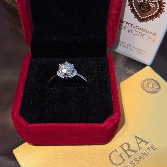 NIBWT luxury moissanite lotus ring🪷 S925
925 STERLING
SILVER STAMPED - Picture 6 of 8